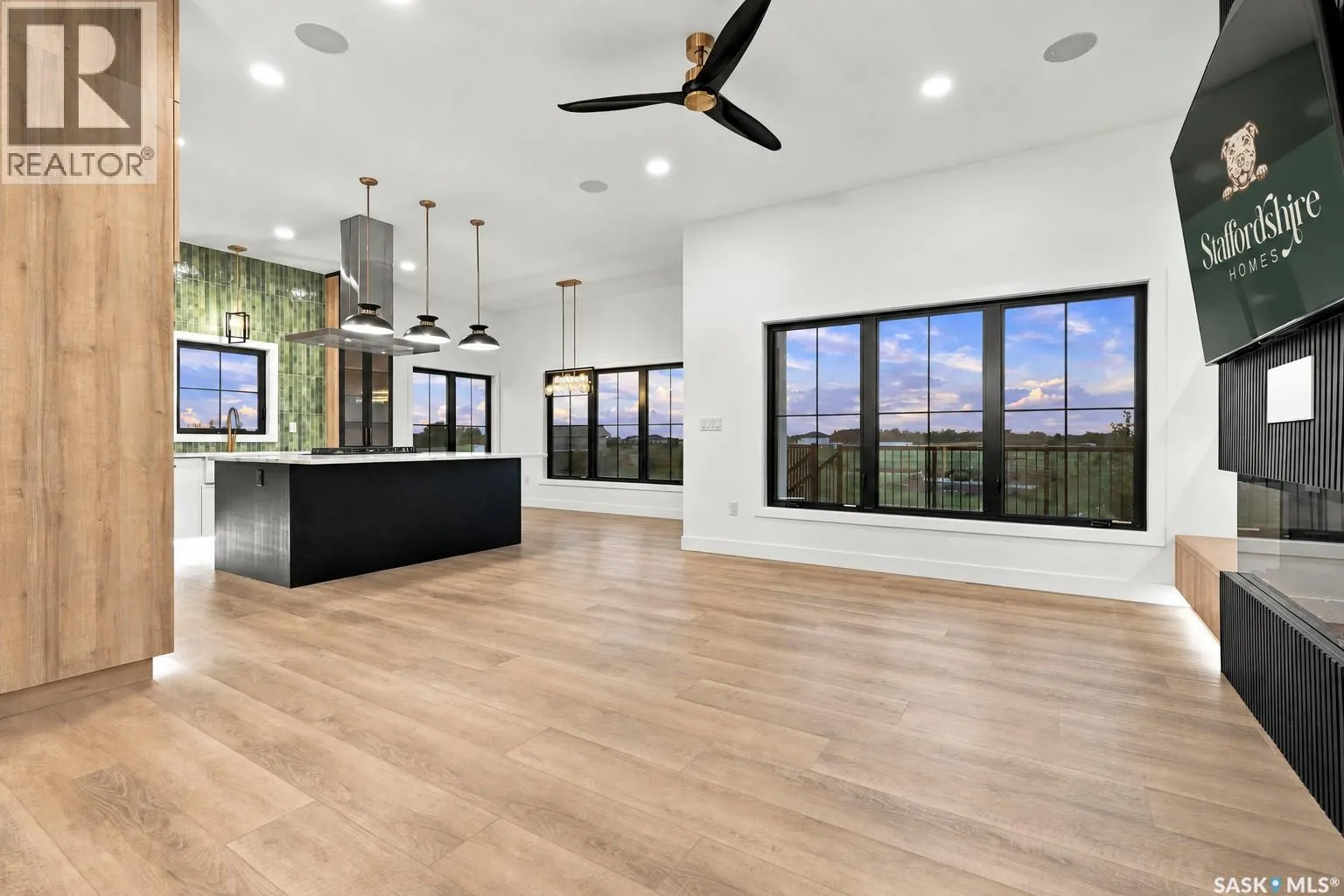 306 Sunset DRIVE
