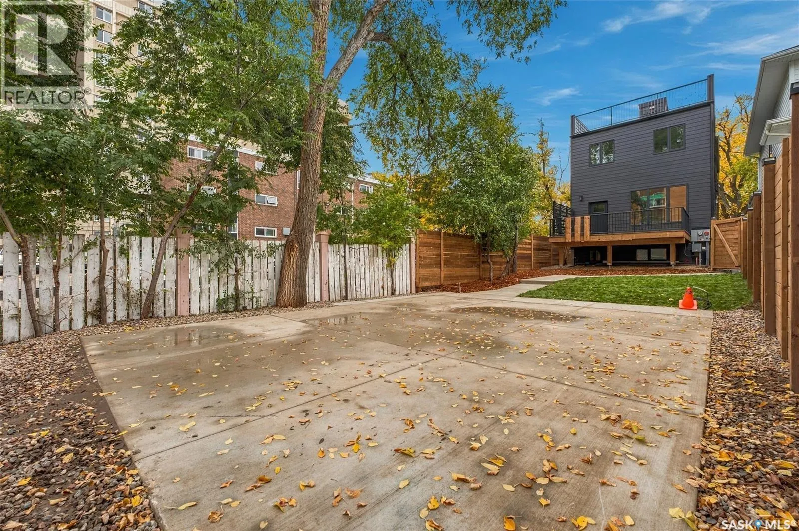 317 11th STREET E