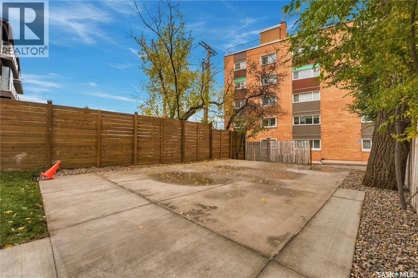 317 11th STREET E