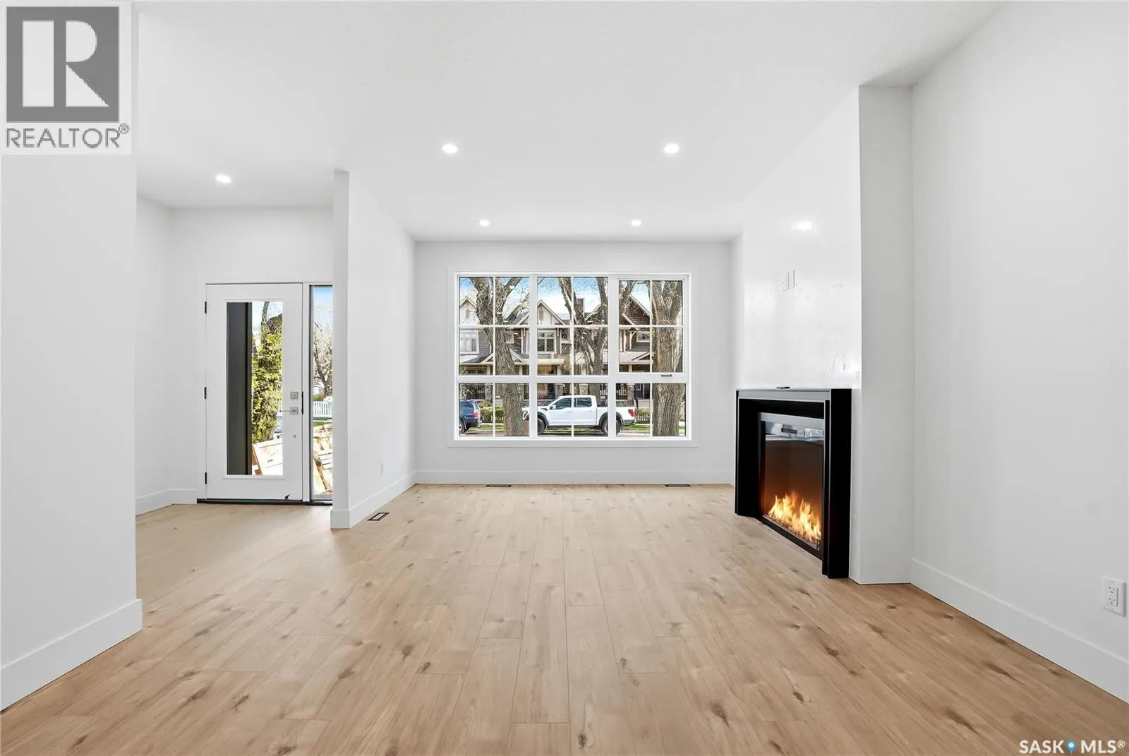 317 11th STREET E