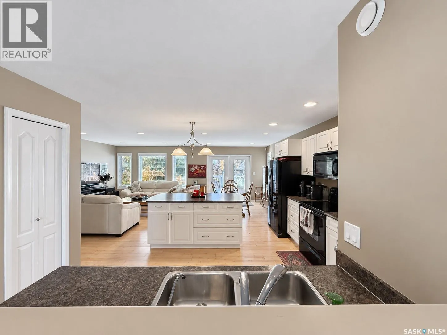 C 10922 AMOS DRIVE