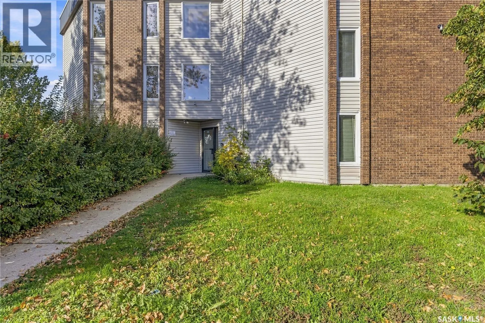 303 302 Tait CRESCENT