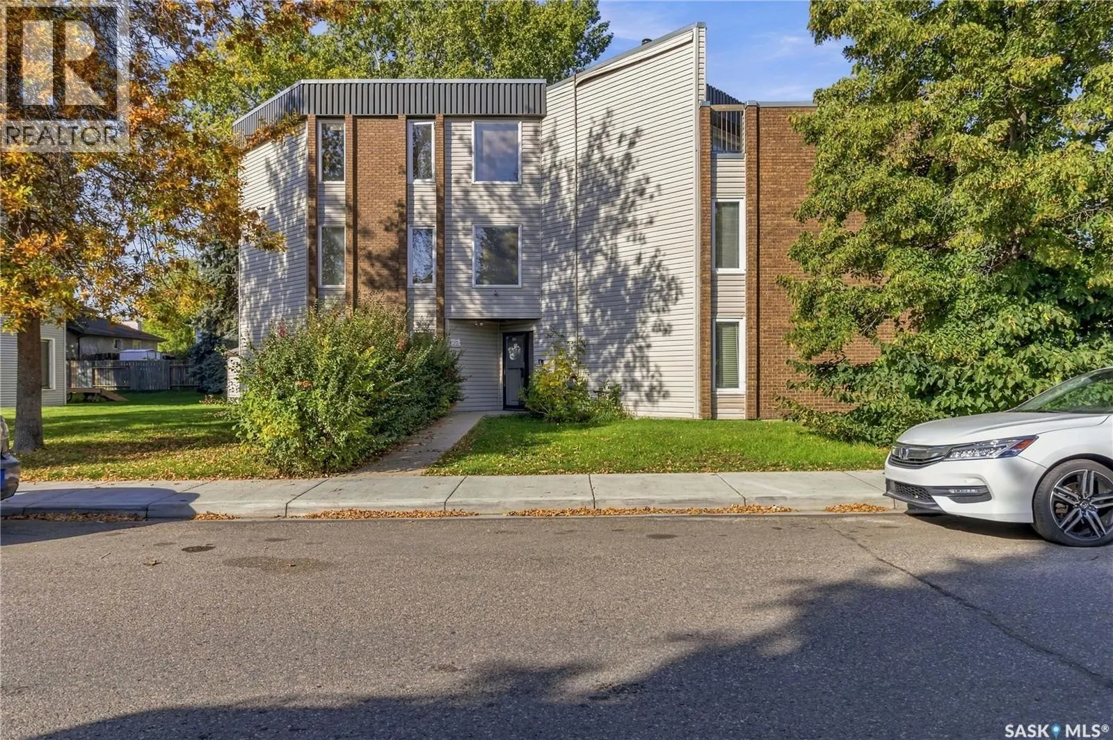 303 302 Tait CRESCENT