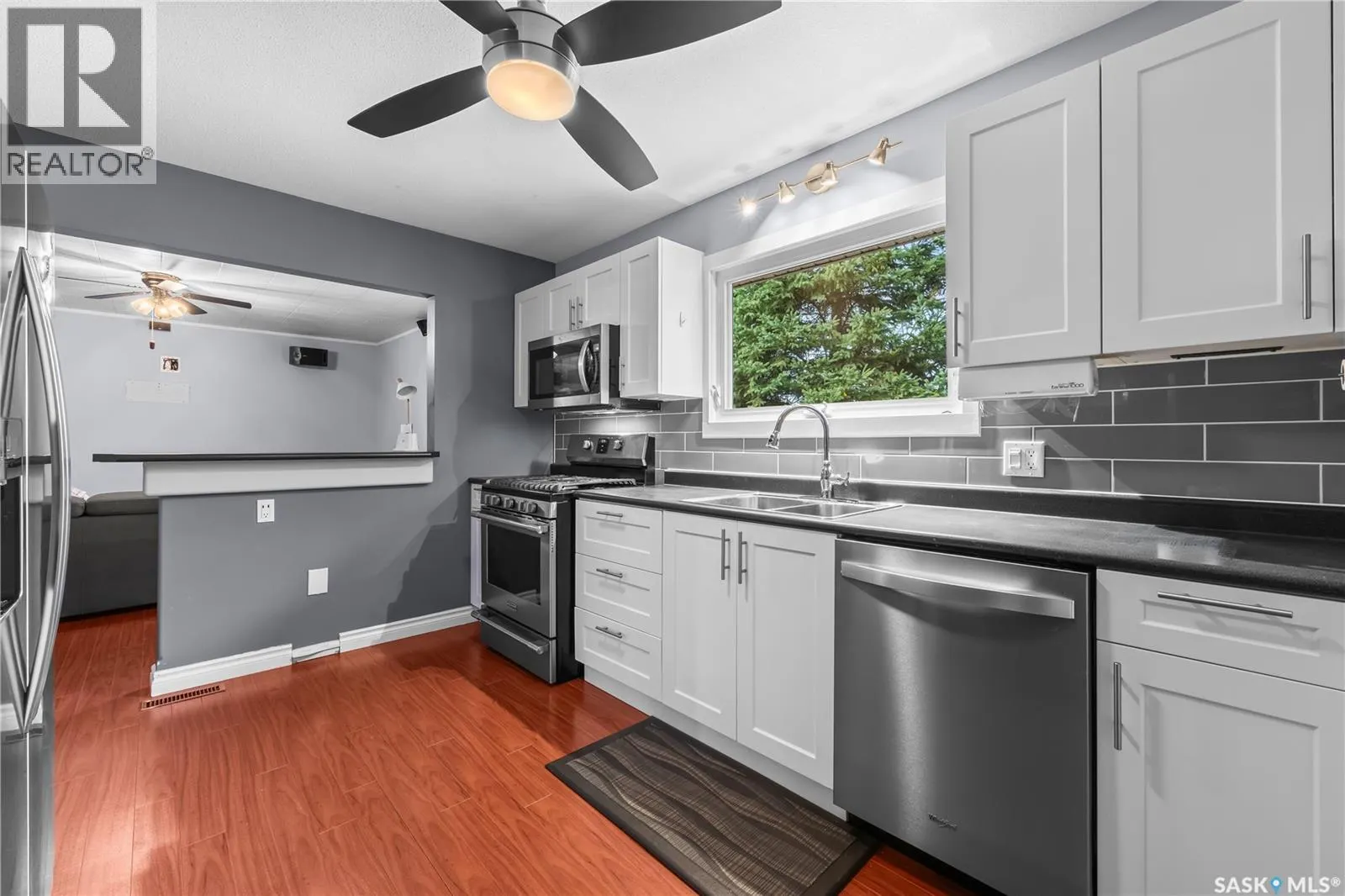 682 1st St N - Green Acres