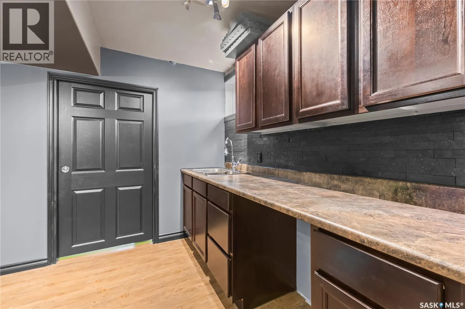 682 1st St N - Green Acres