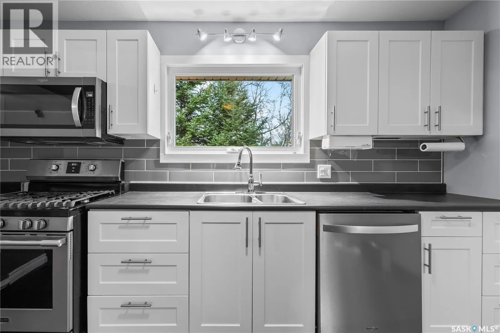 682 1st St N - Green Acres