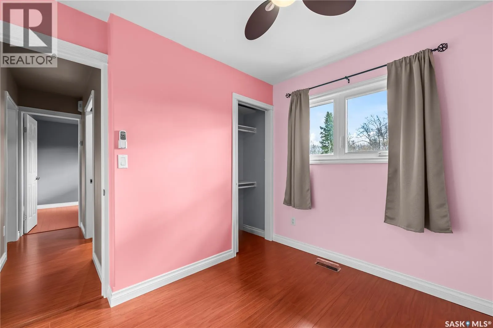 682 1st St N - Green Acres