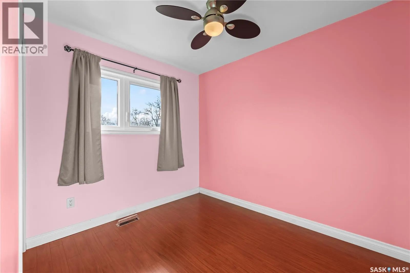 682 1st St N - Green Acres