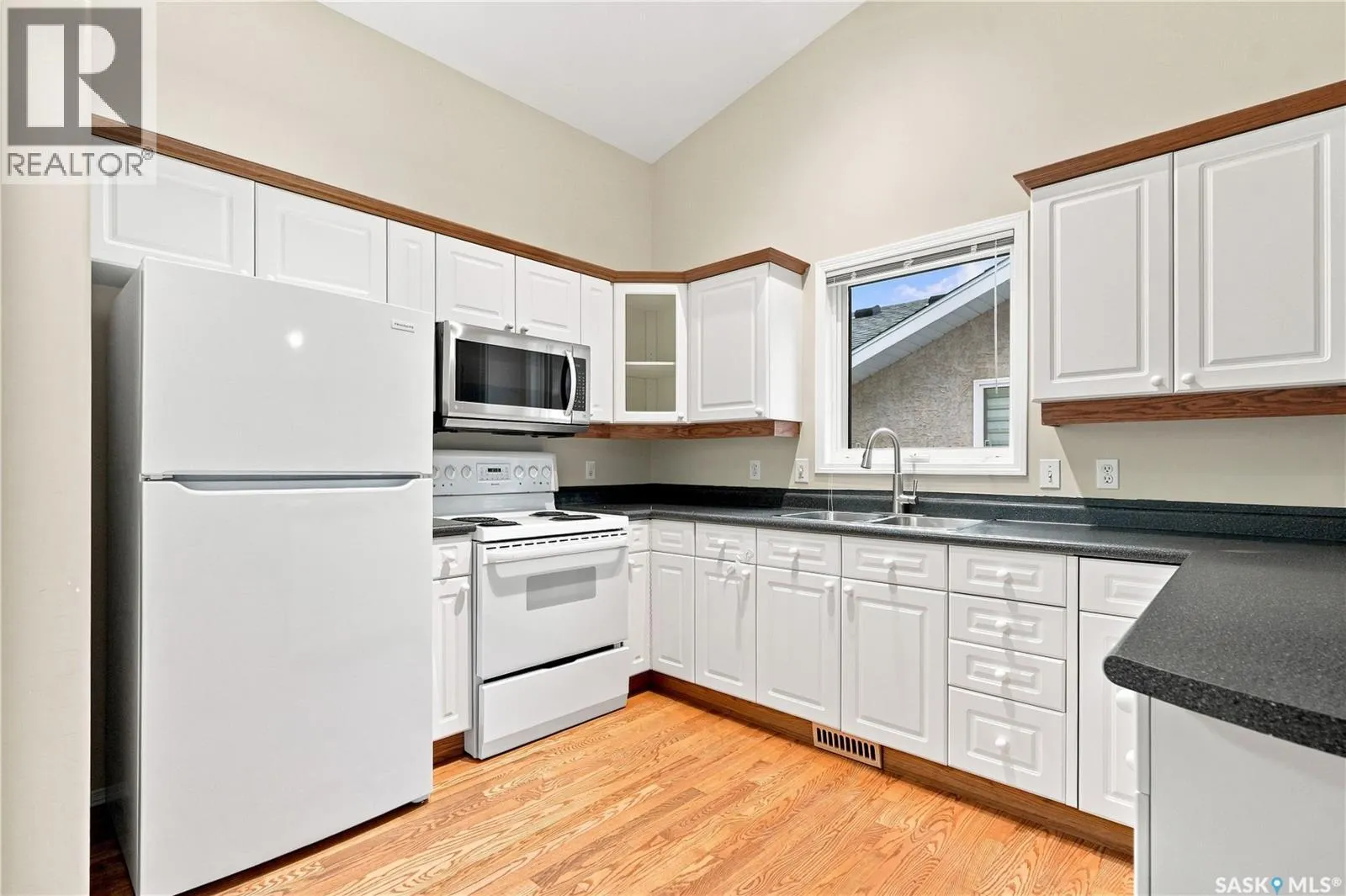323 Garvie ROAD