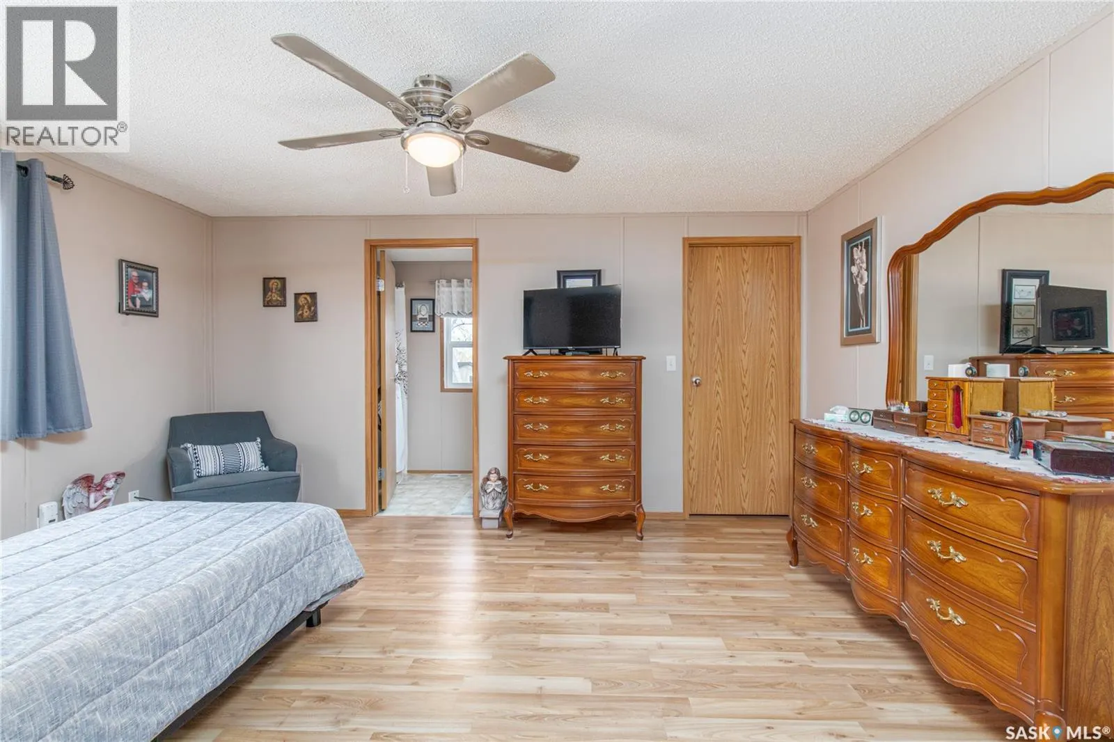 E15 1455 9th AVENUE NE