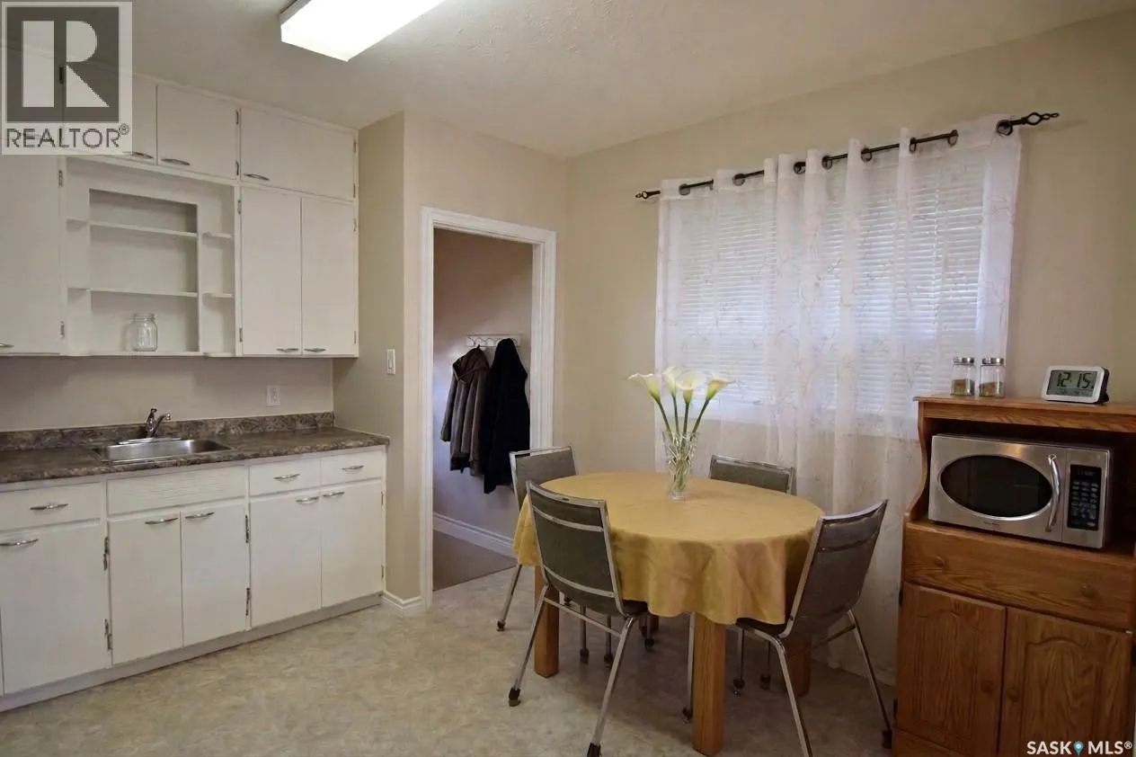532 13th STREET W