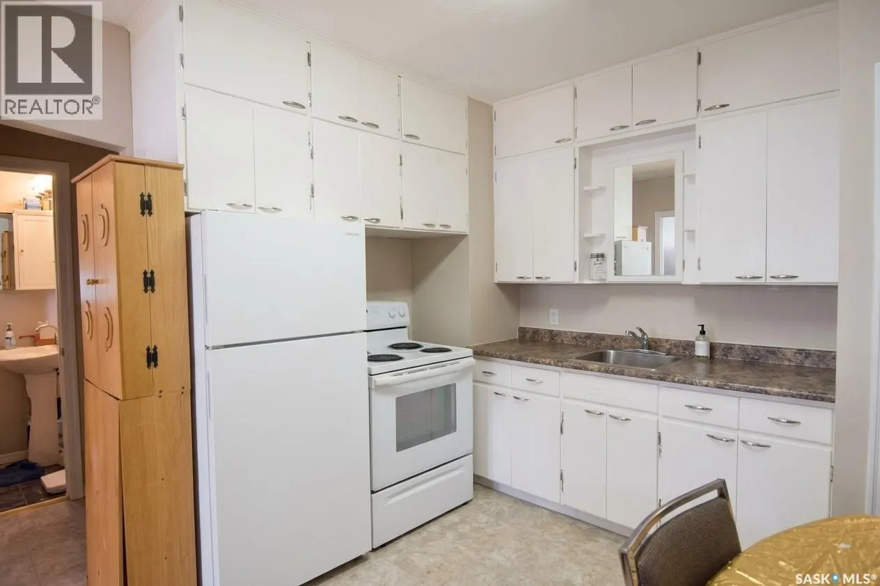 532 13th STREET W