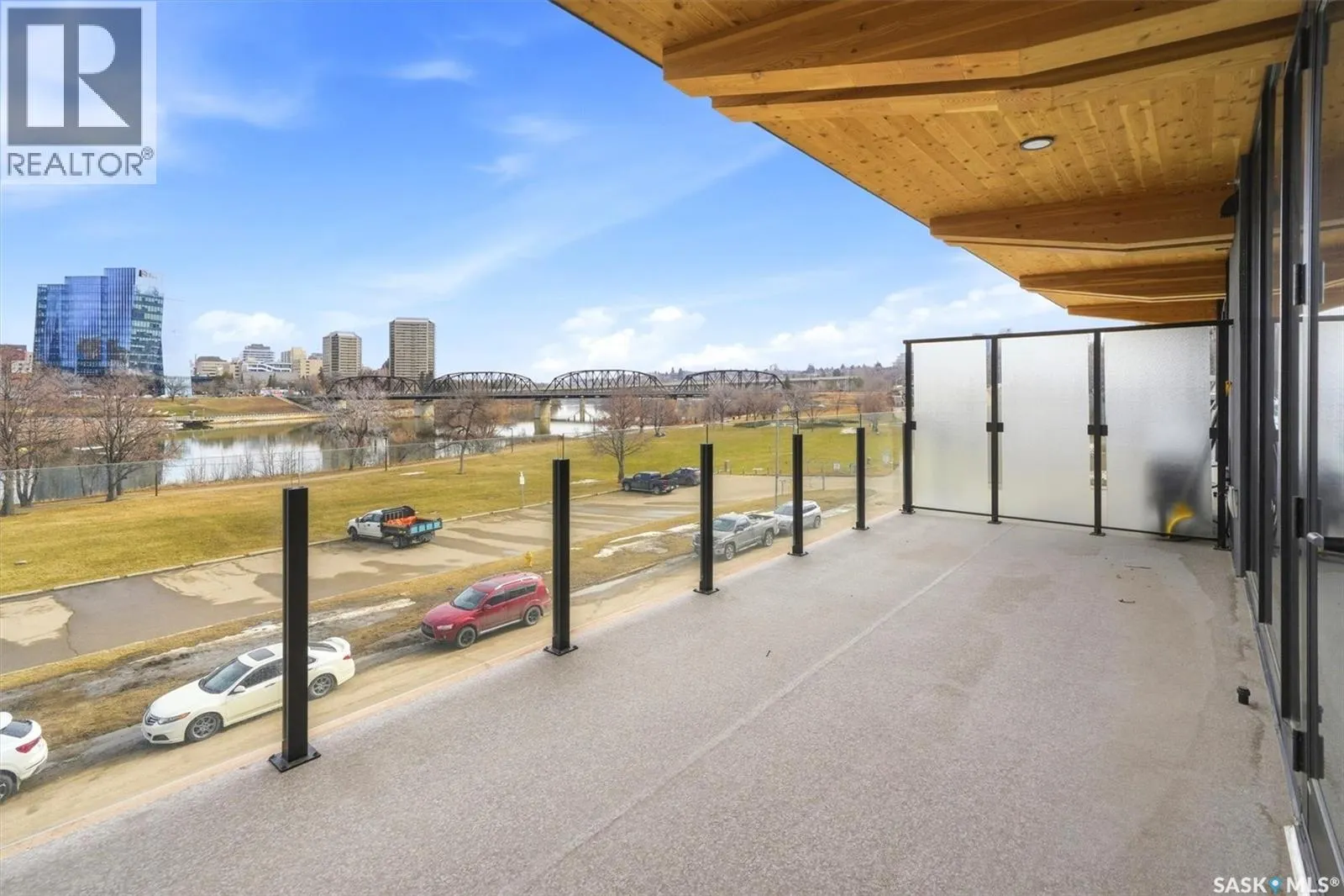 301 212 Saskatchewan CRESCENT