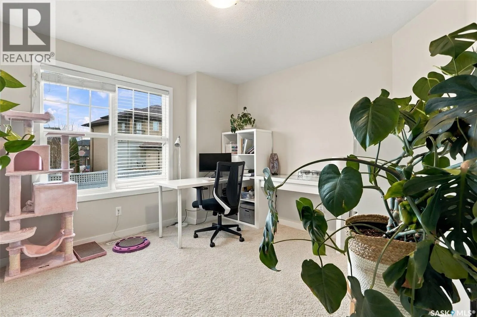 211 1015 Patrick CRESCENT
