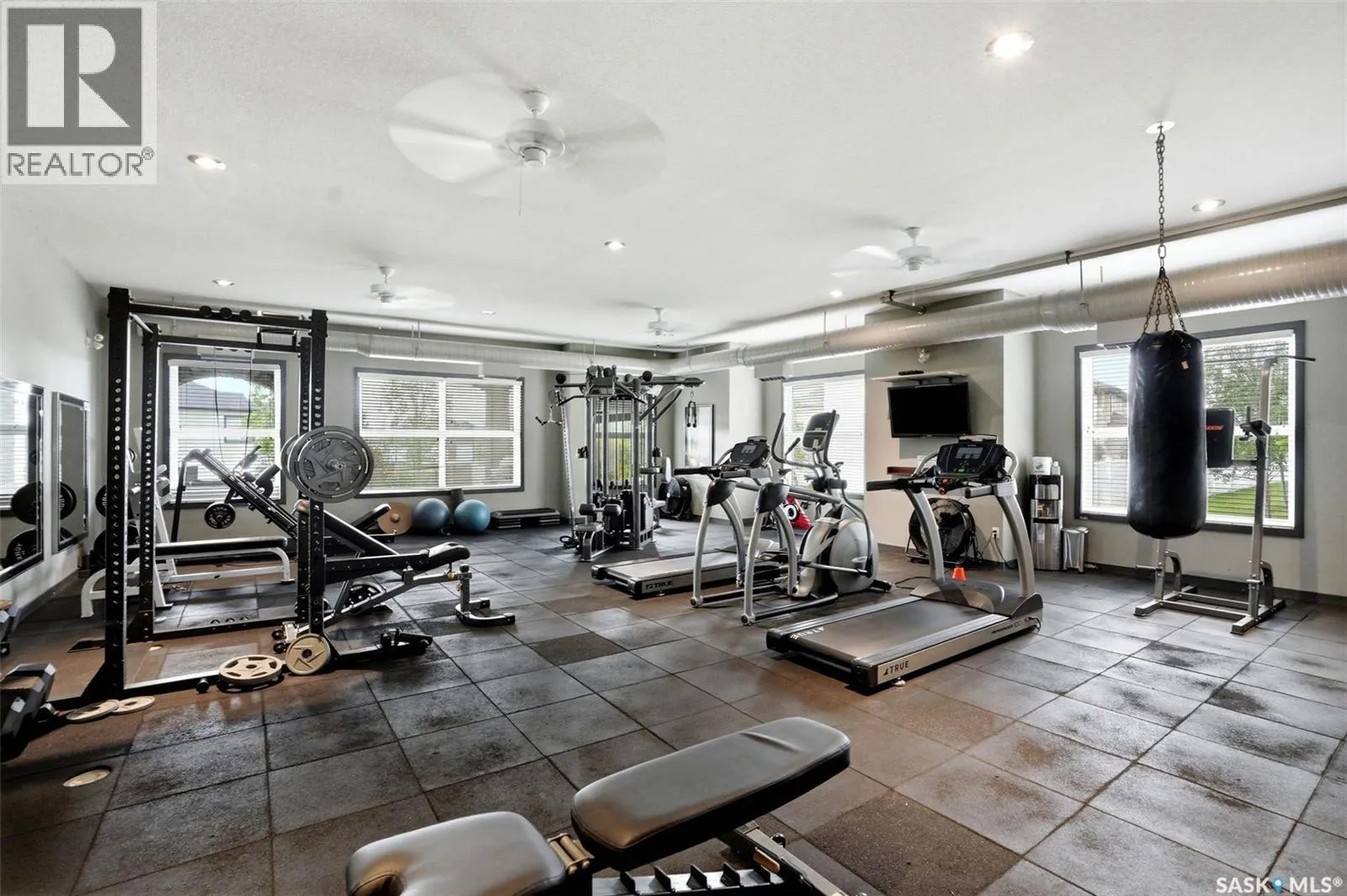 211 1015 Patrick CRESCENT