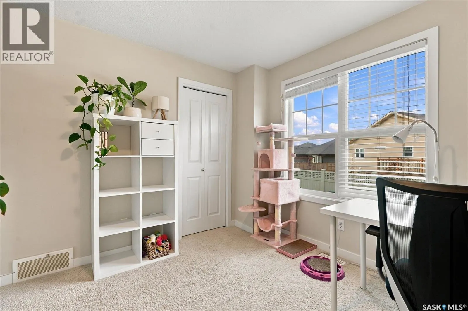 211 1015 Patrick CRESCENT