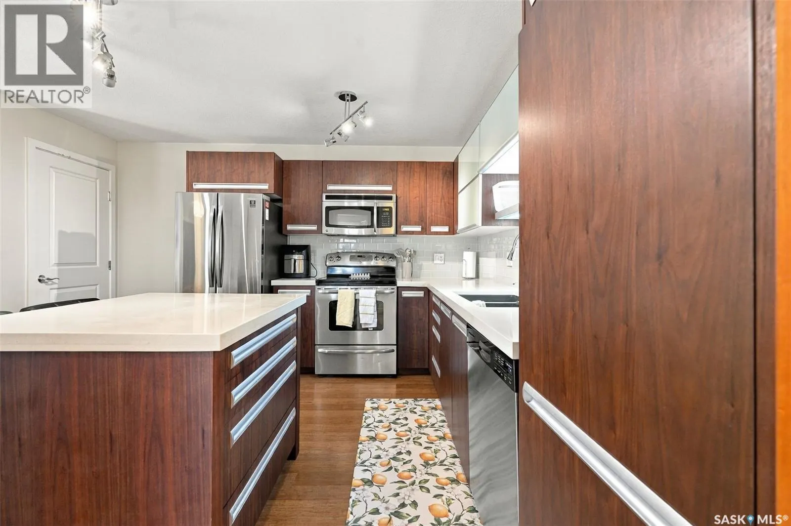 211 1015 Patrick CRESCENT