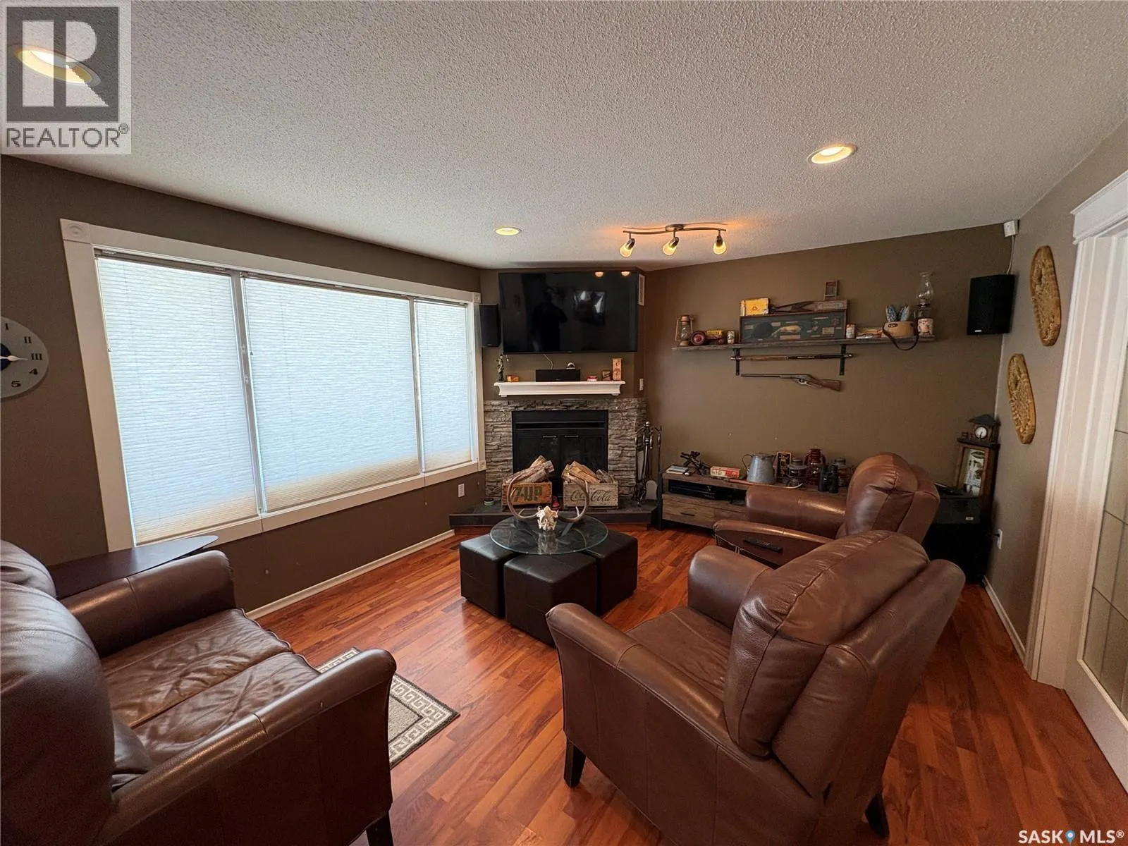 115 Lakeside DRIVE