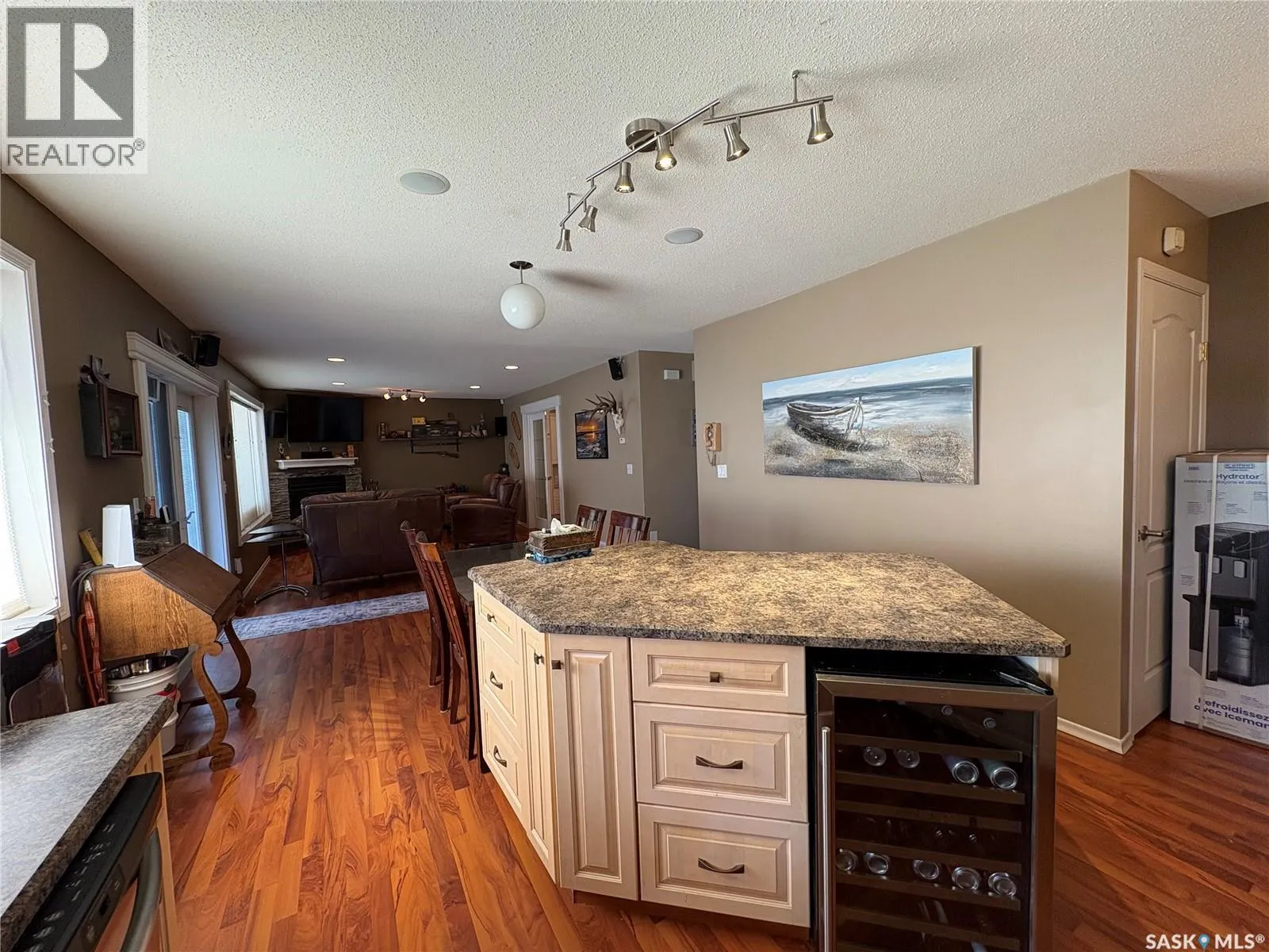 115 Lakeside DRIVE