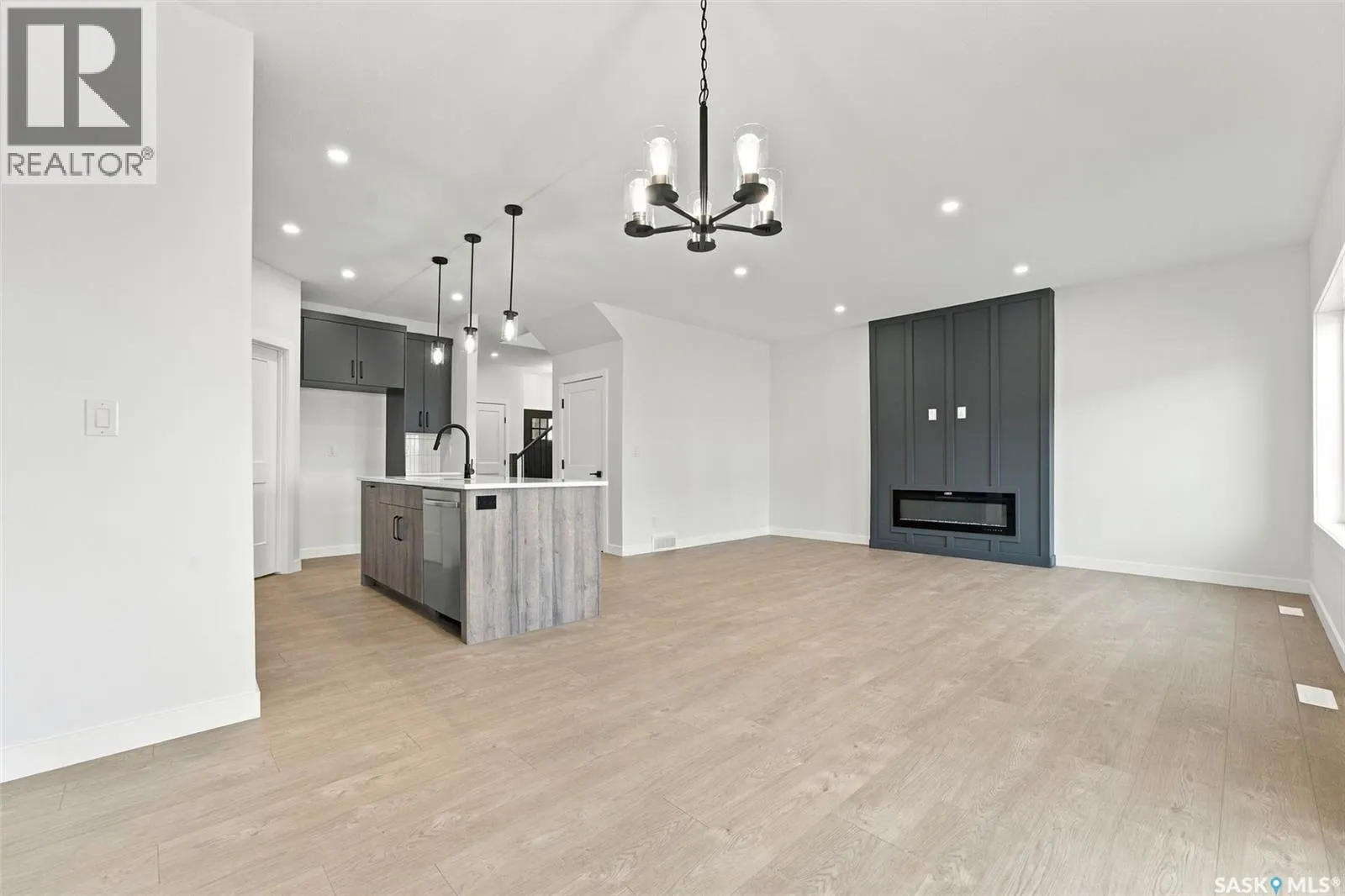 247 Doran WAY