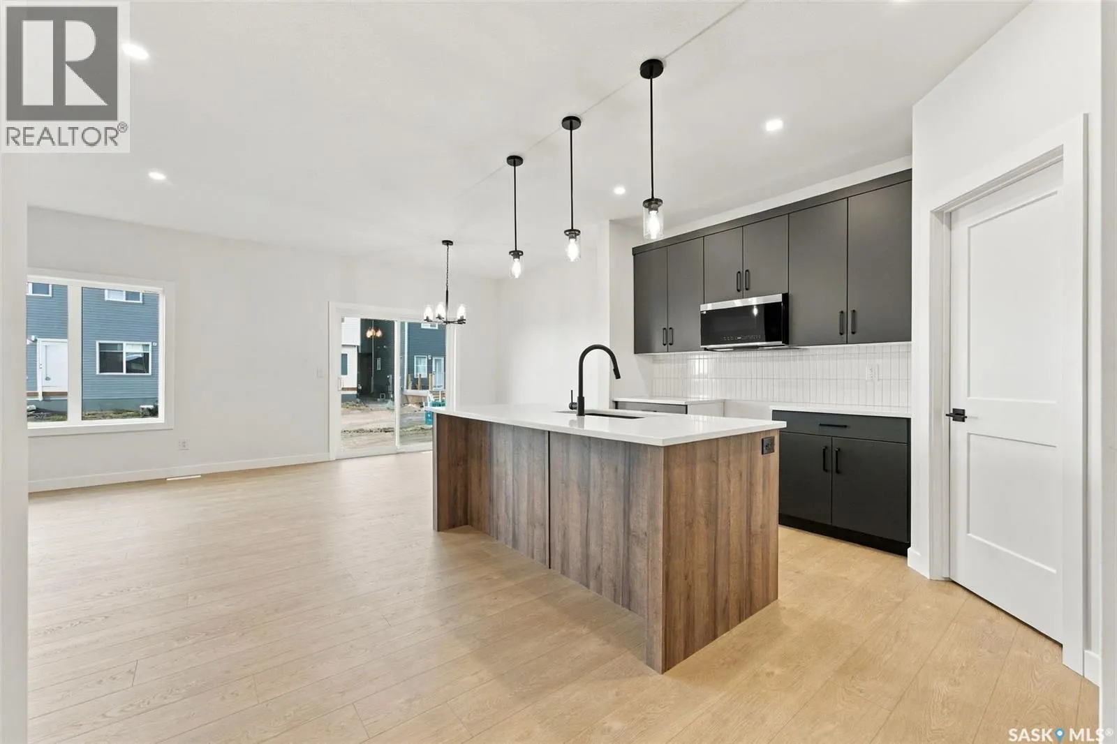 247 Doran WAY