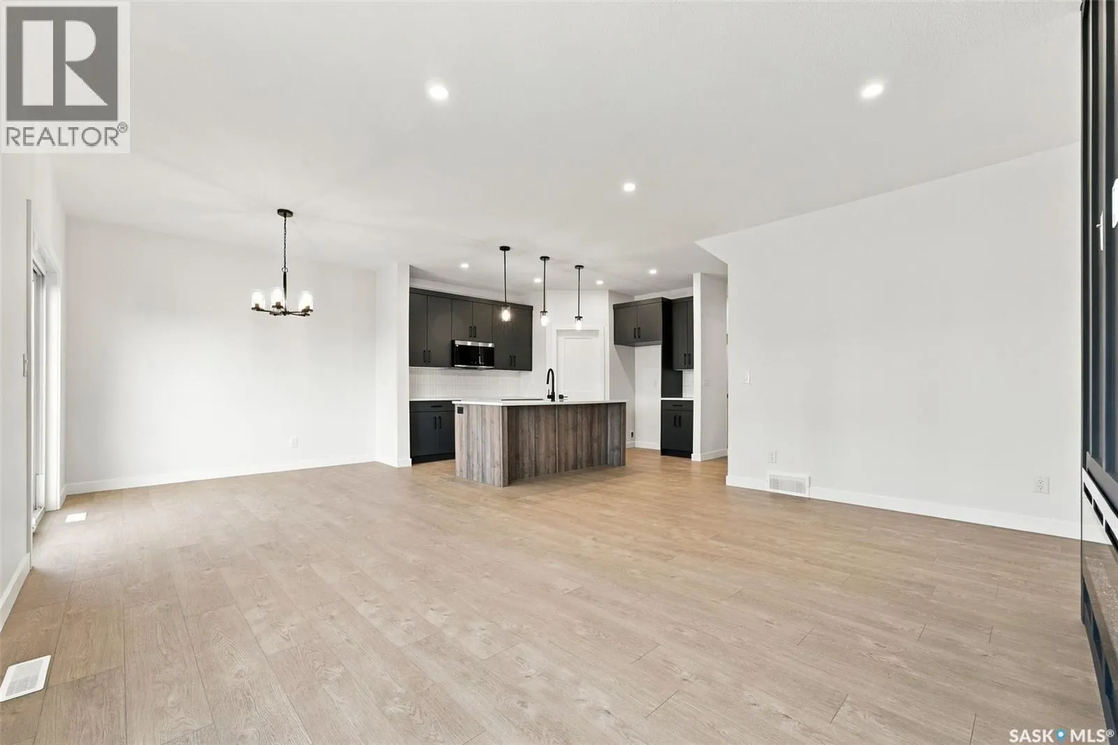 247 Doran WAY