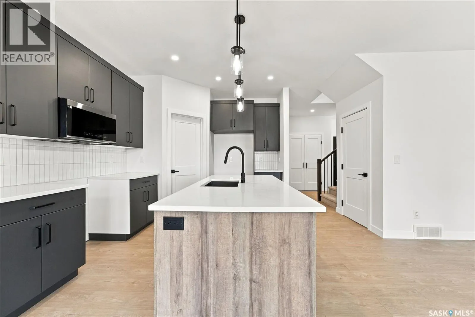 247 Doran WAY