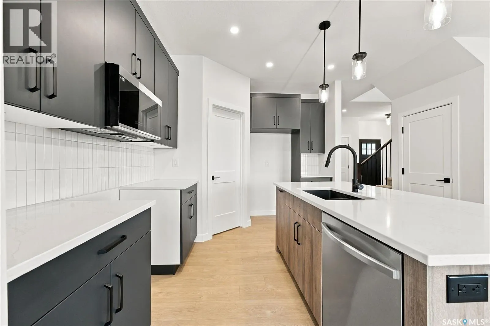247 Doran WAY