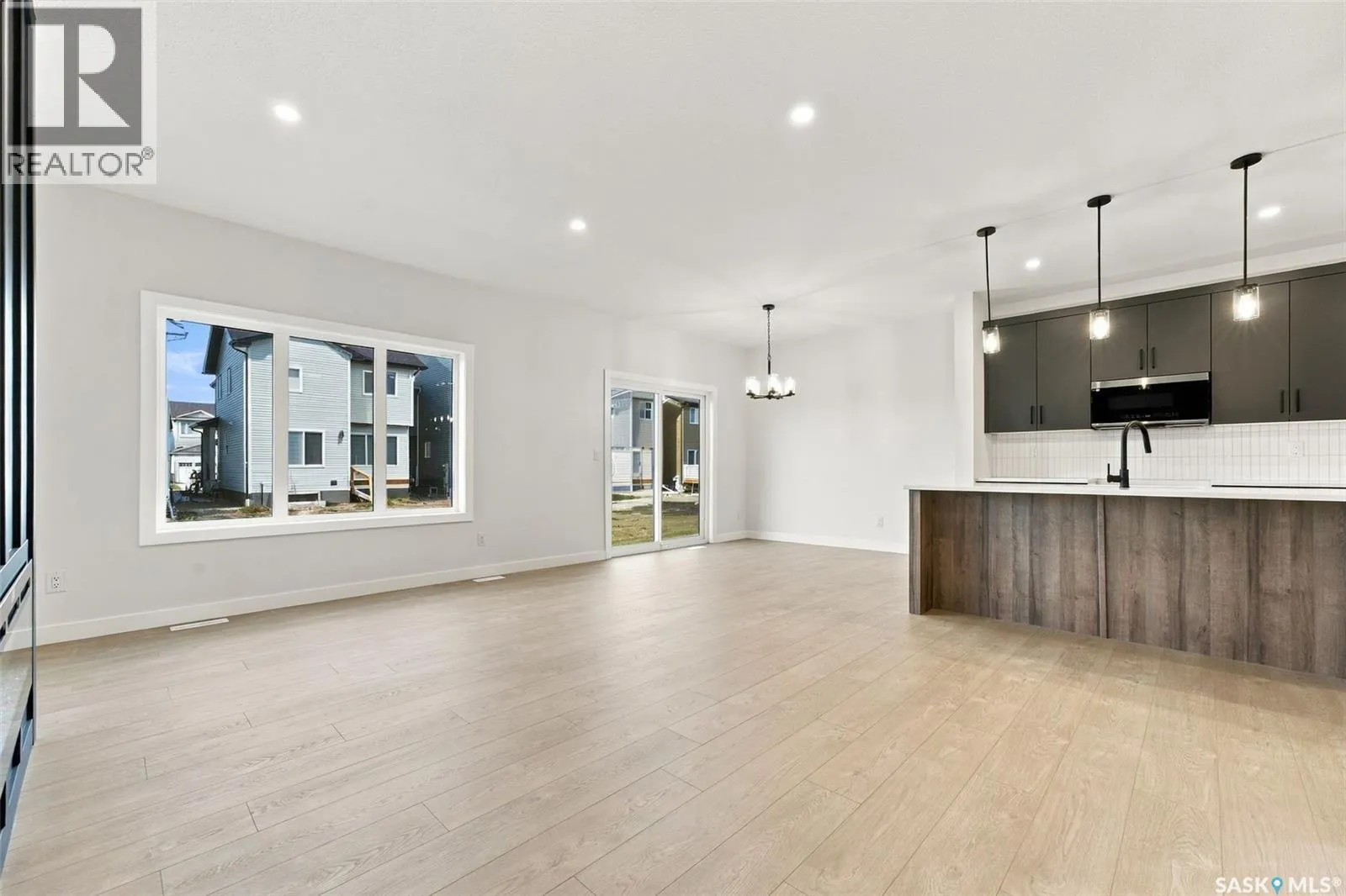 247 Doran WAY