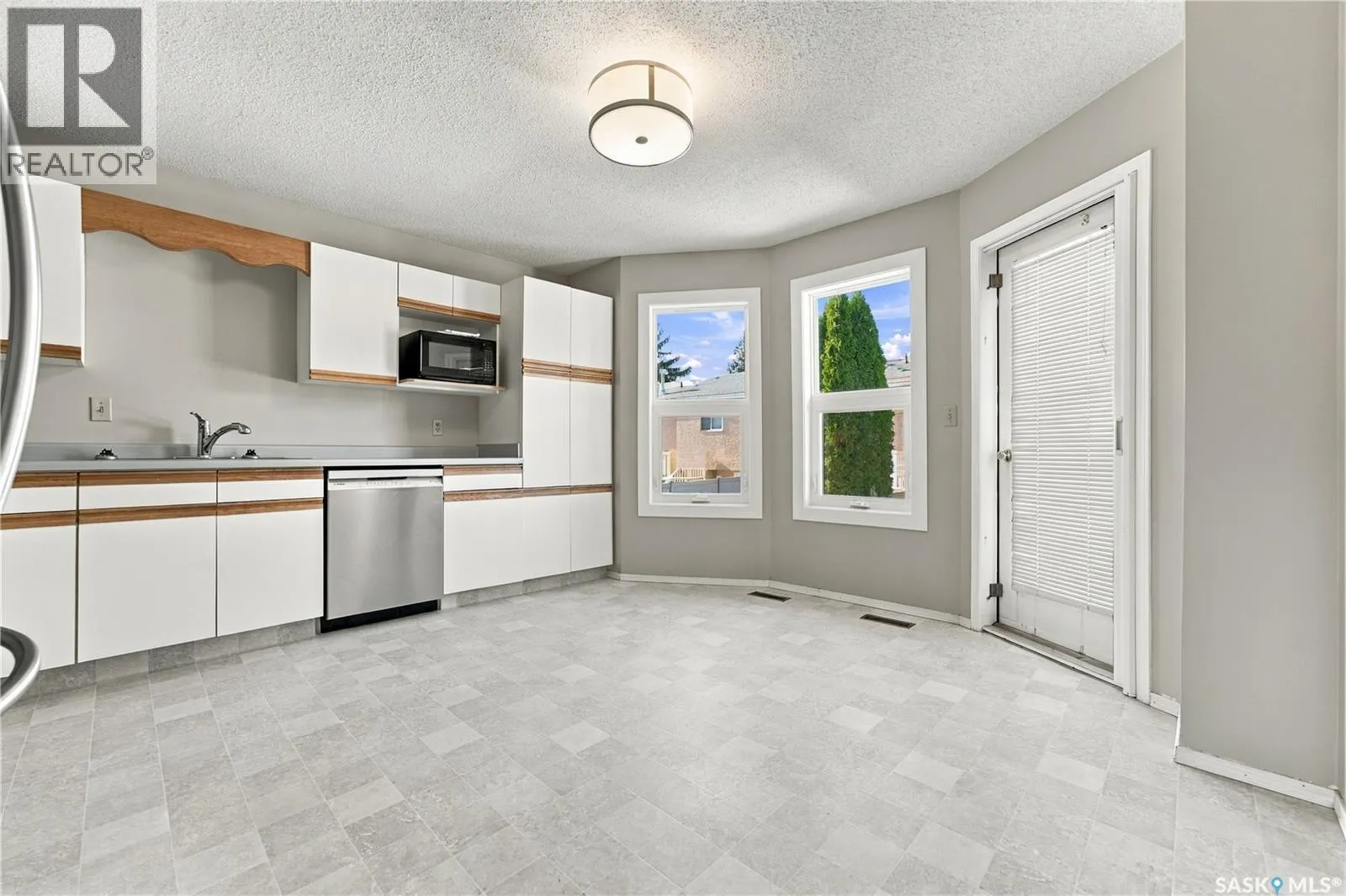 305 610 Perehudoff CRESCENT