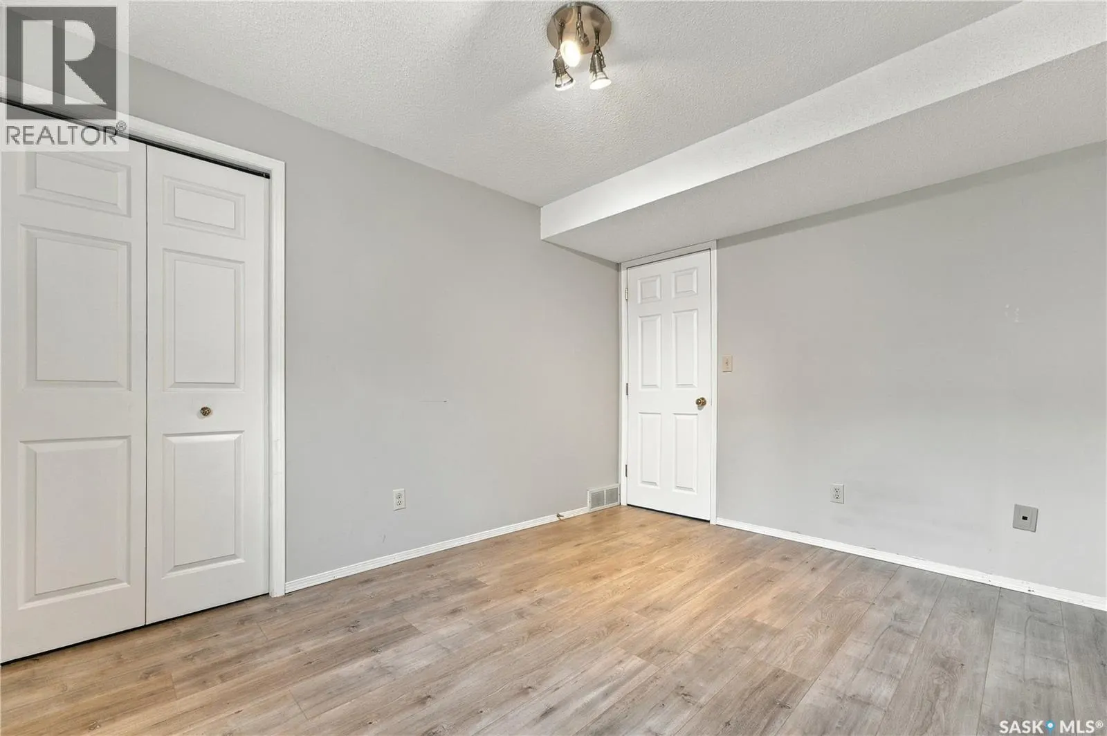 305 610 Perehudoff CRESCENT