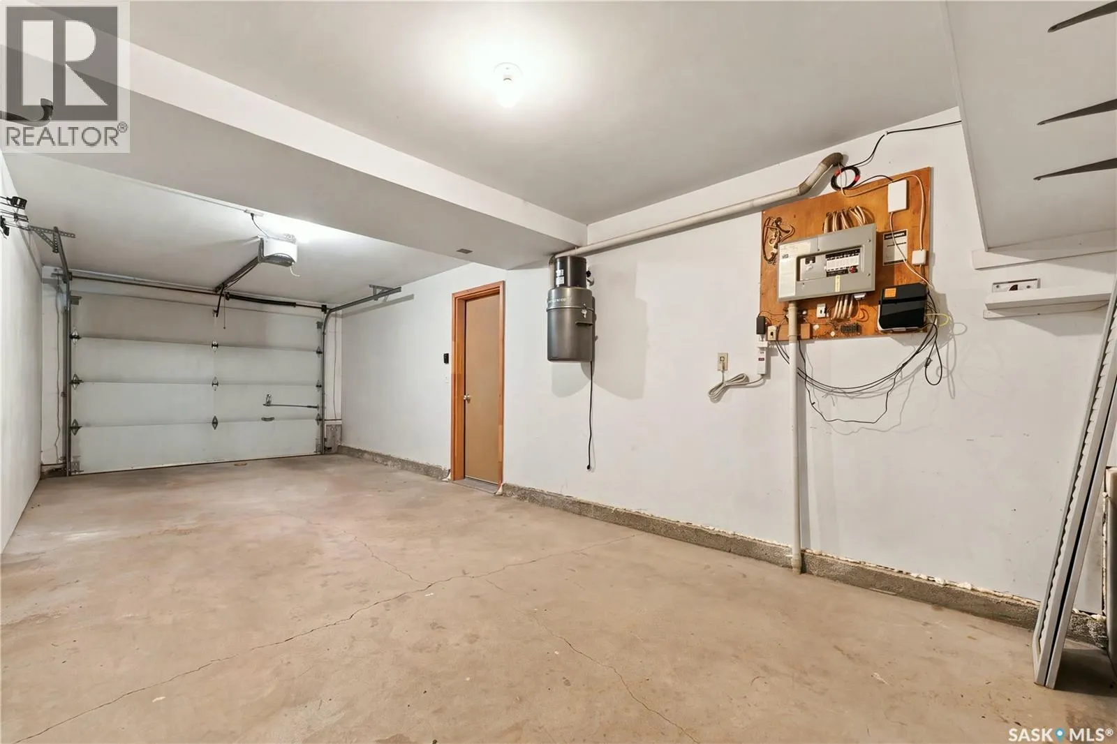 305 610 Perehudoff CRESCENT