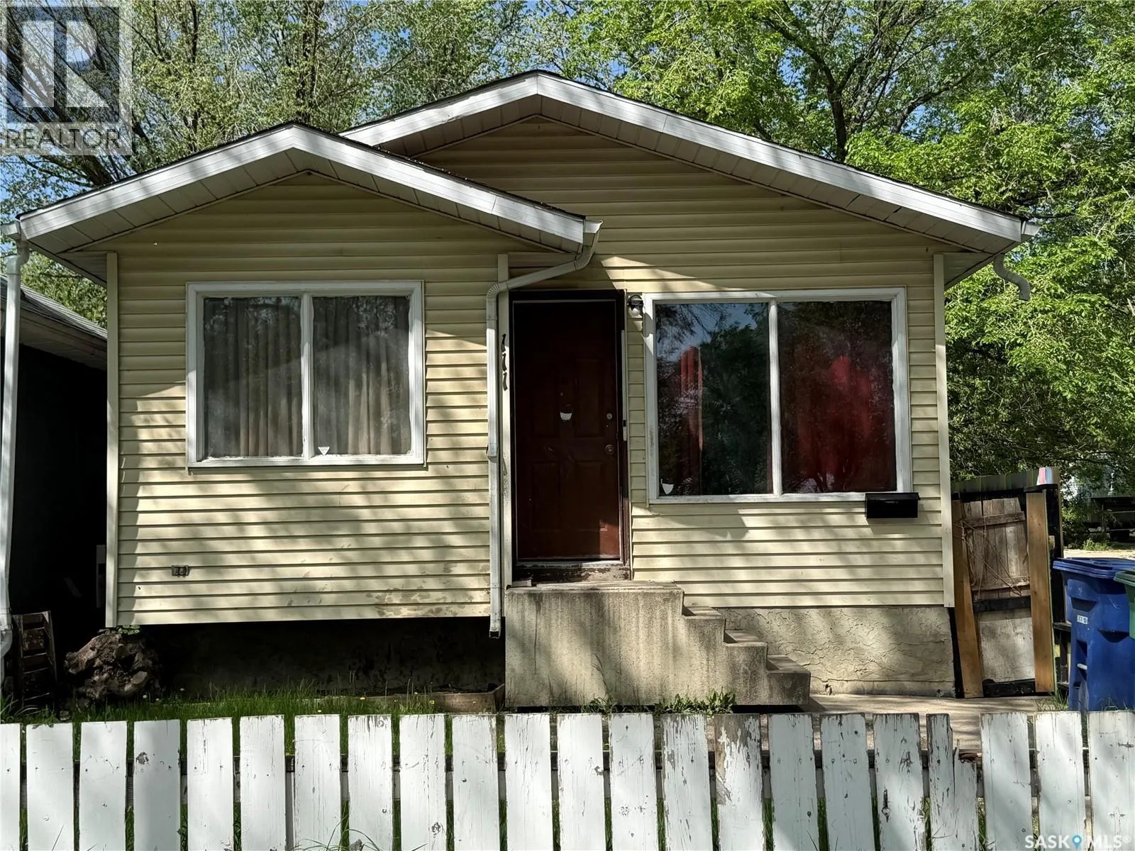 111 M AVENUE S