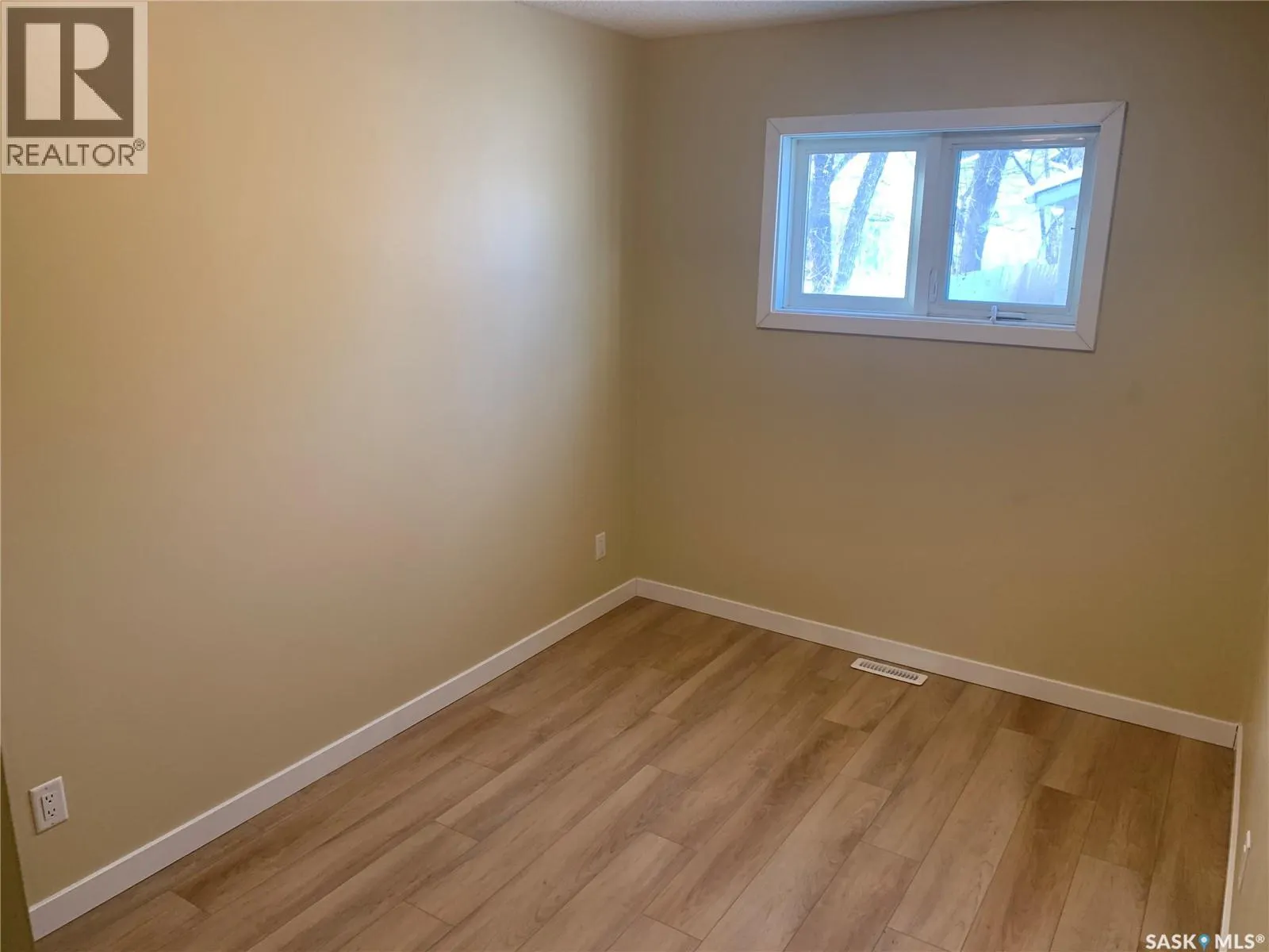 111 M AVENUE S