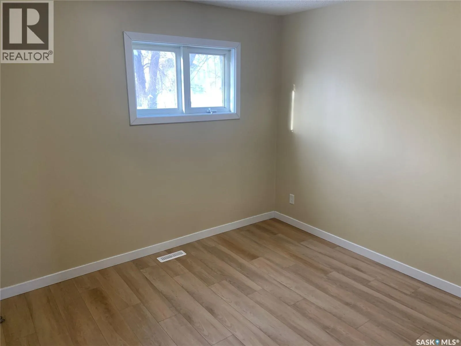 111 M AVENUE S