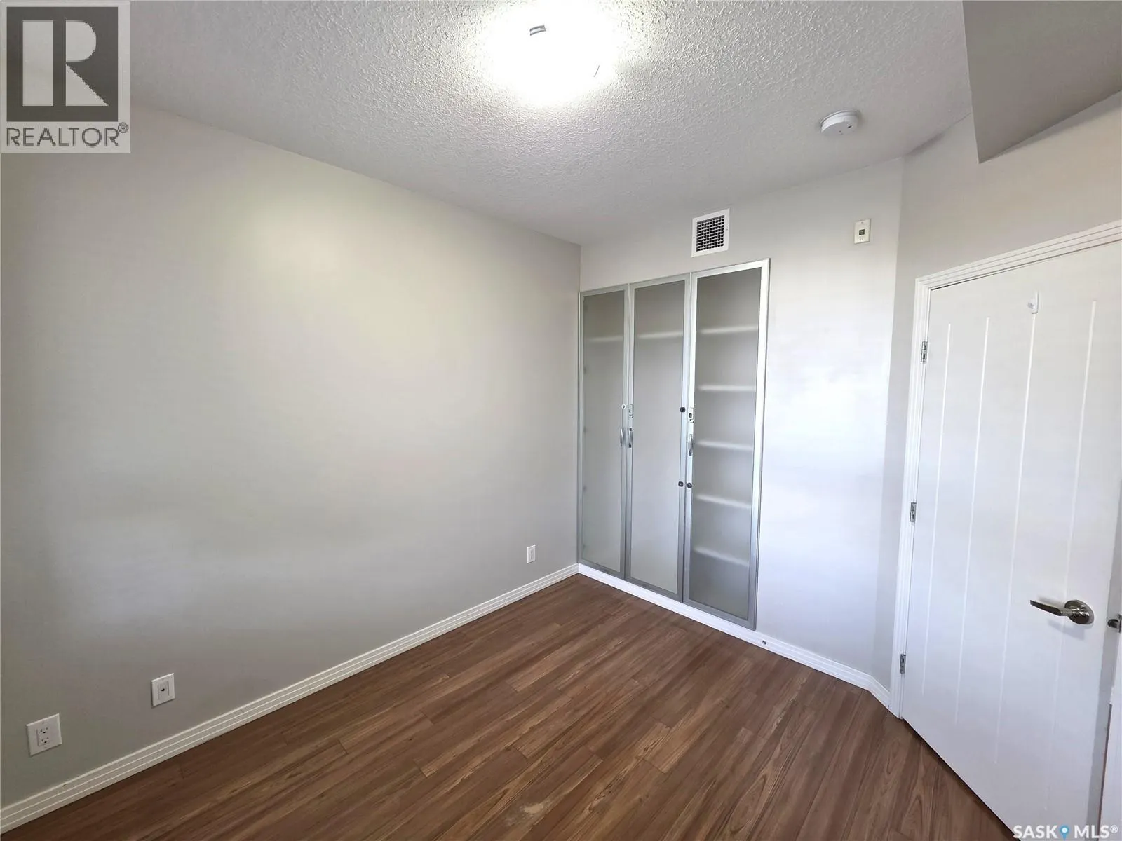 216 235 Evergreen SQUARE