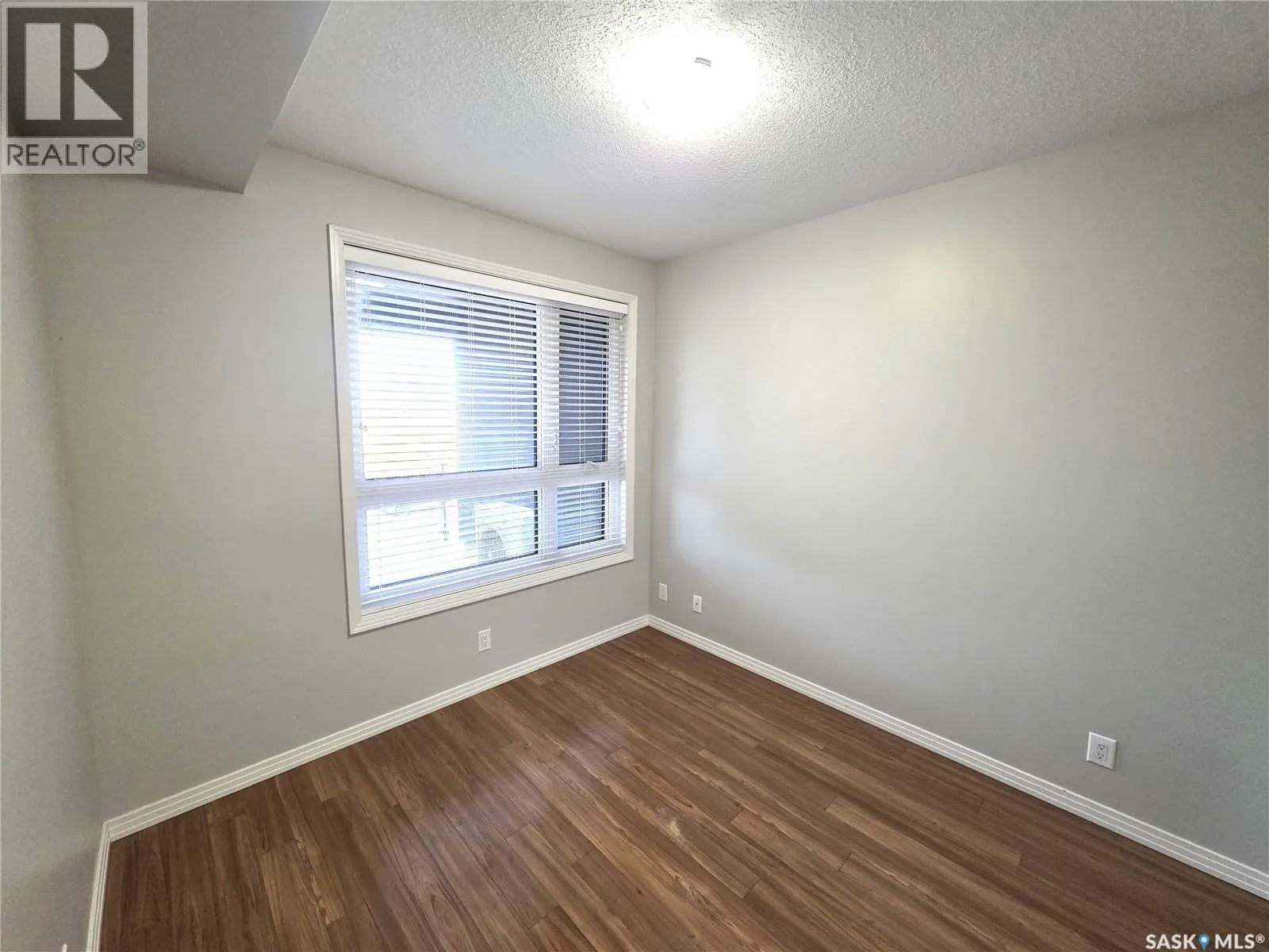 216 235 Evergreen SQUARE