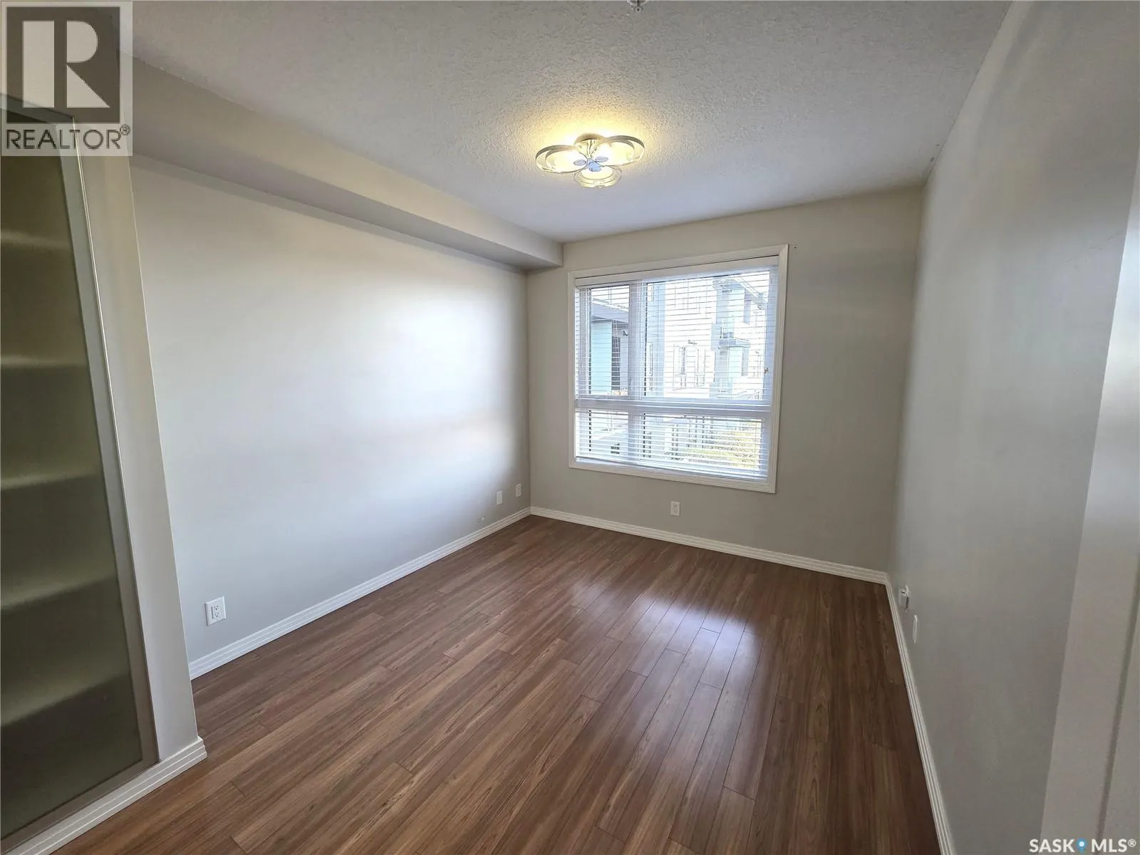 216 235 Evergreen SQUARE