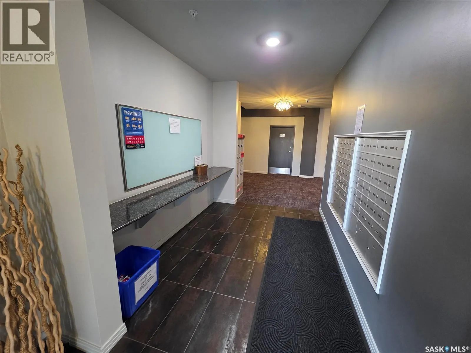 216 235 Evergreen SQUARE