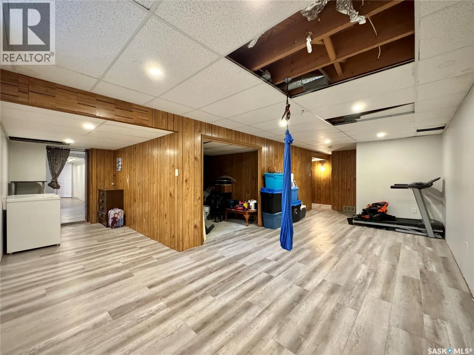 19 Logan CRESCENT W