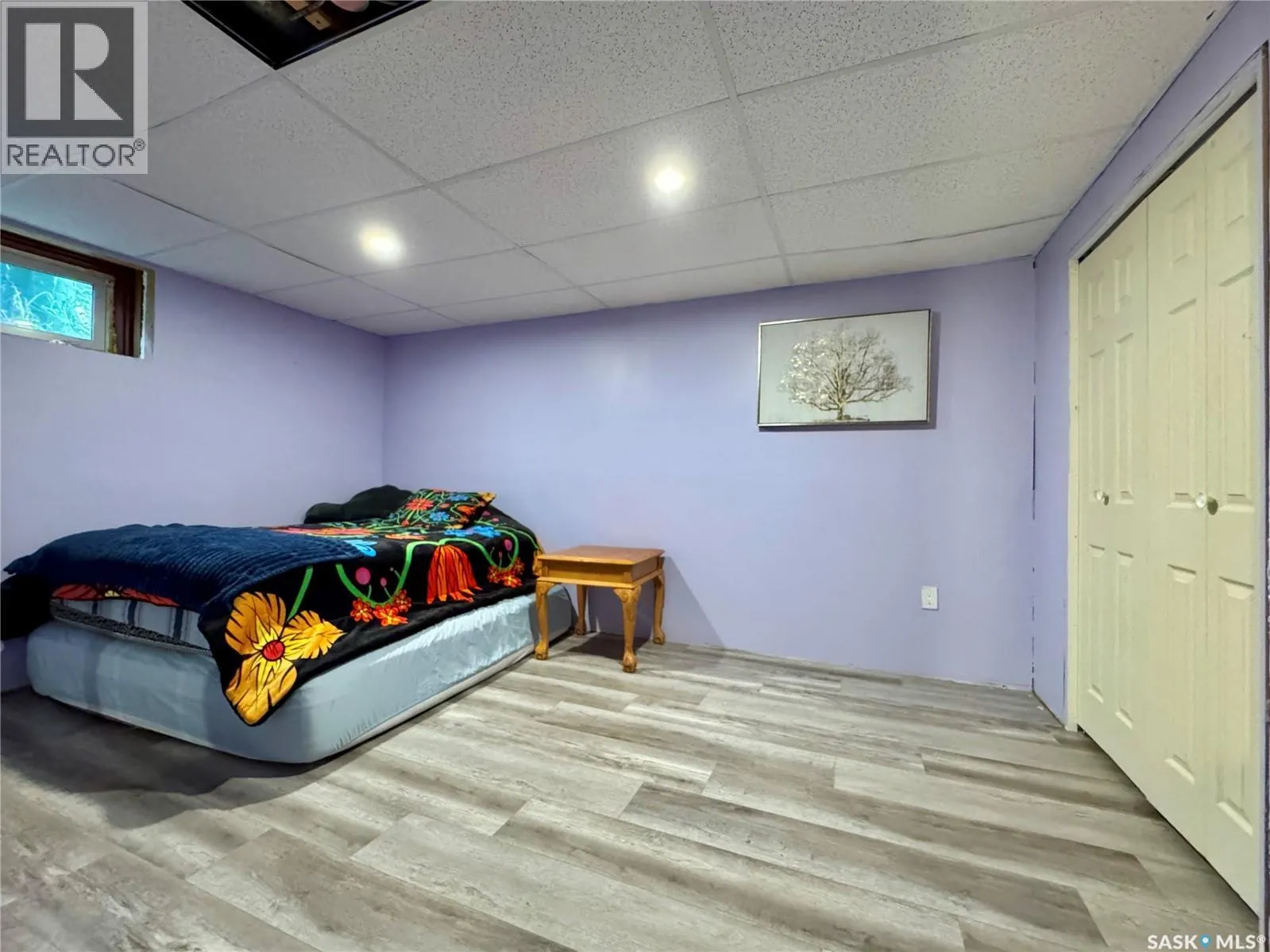 19 Logan CRESCENT W