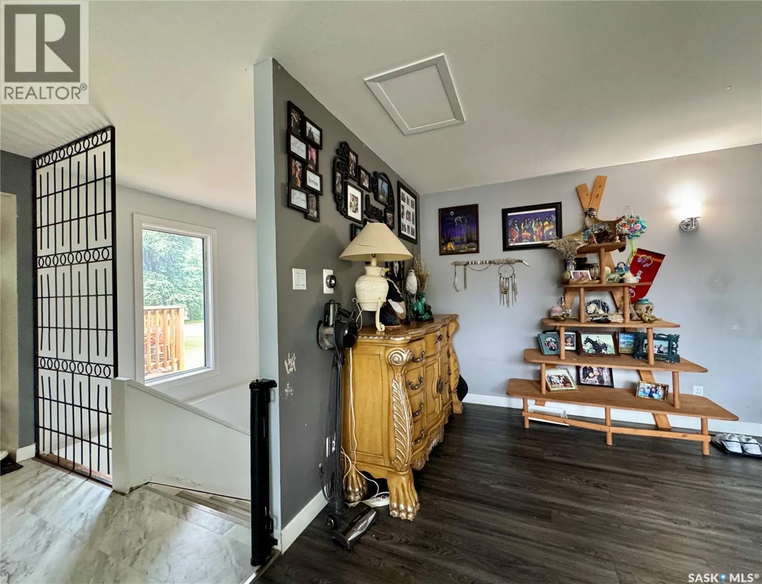 19 Logan CRESCENT W