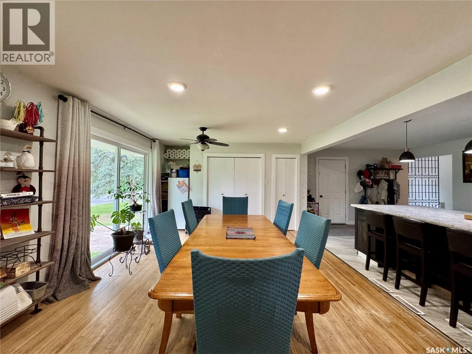 19 Logan CRESCENT W