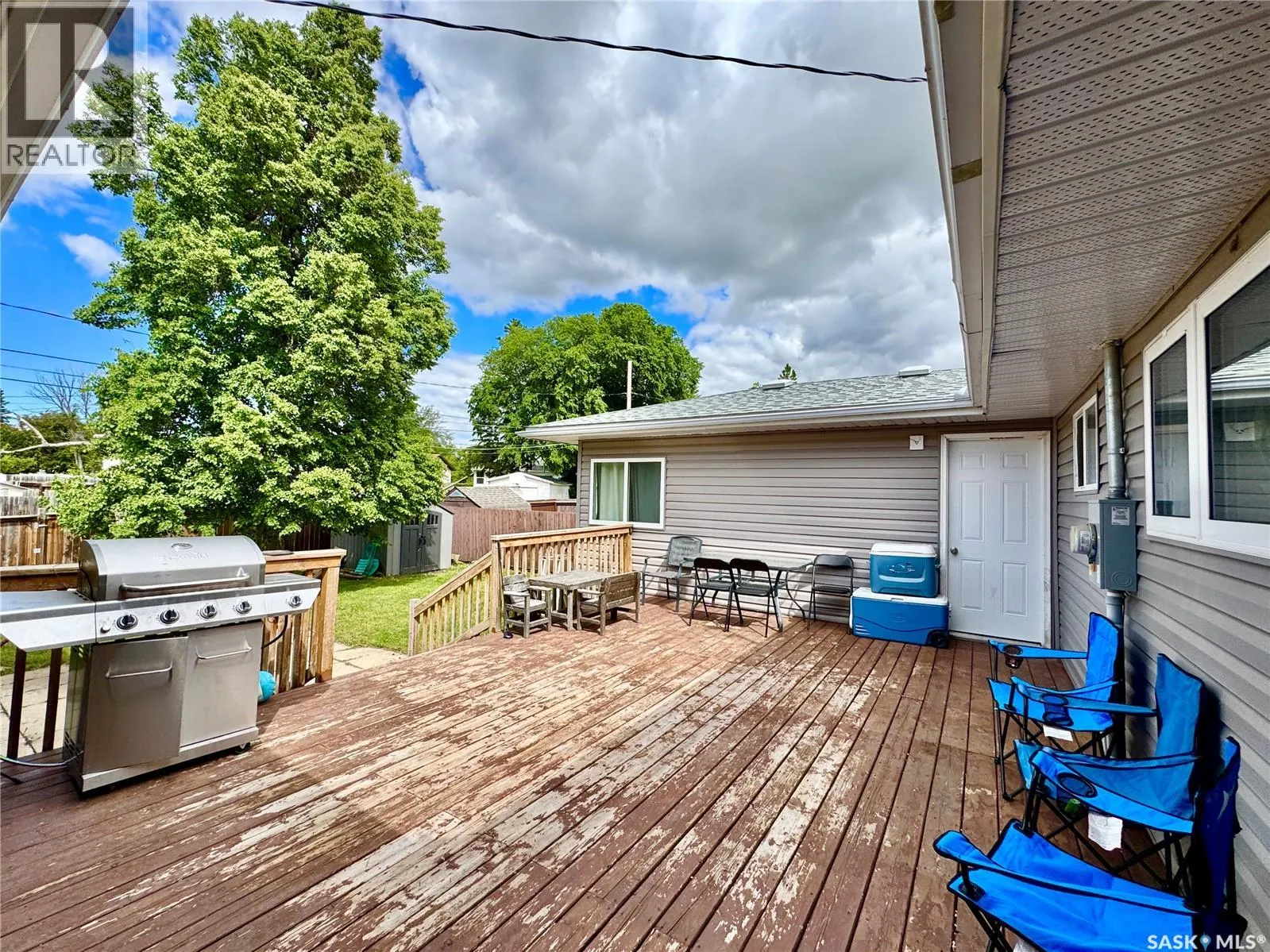 19 Logan CRESCENT W
