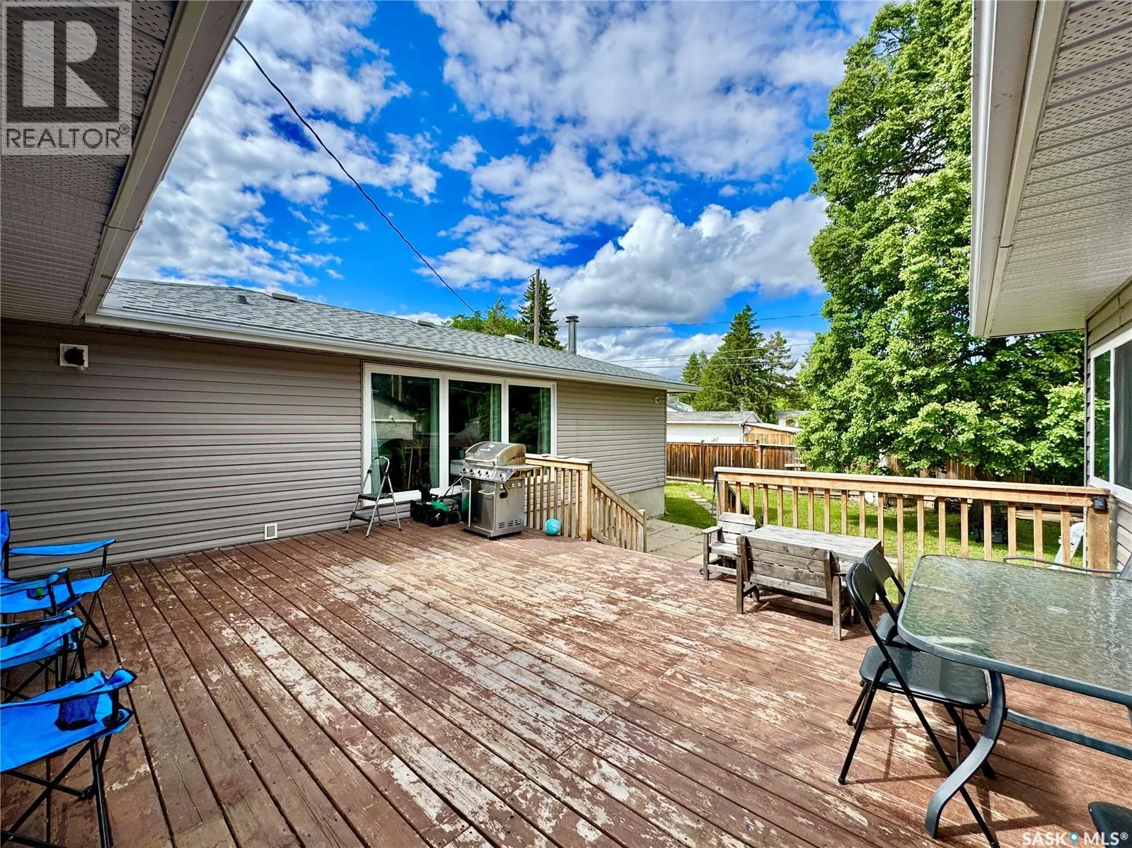 19 Logan CRESCENT W