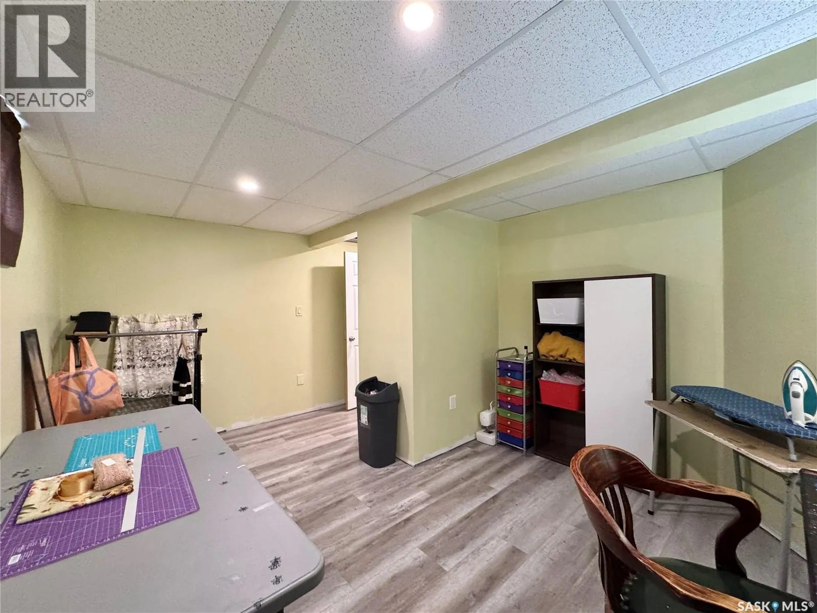 19 Logan CRESCENT W