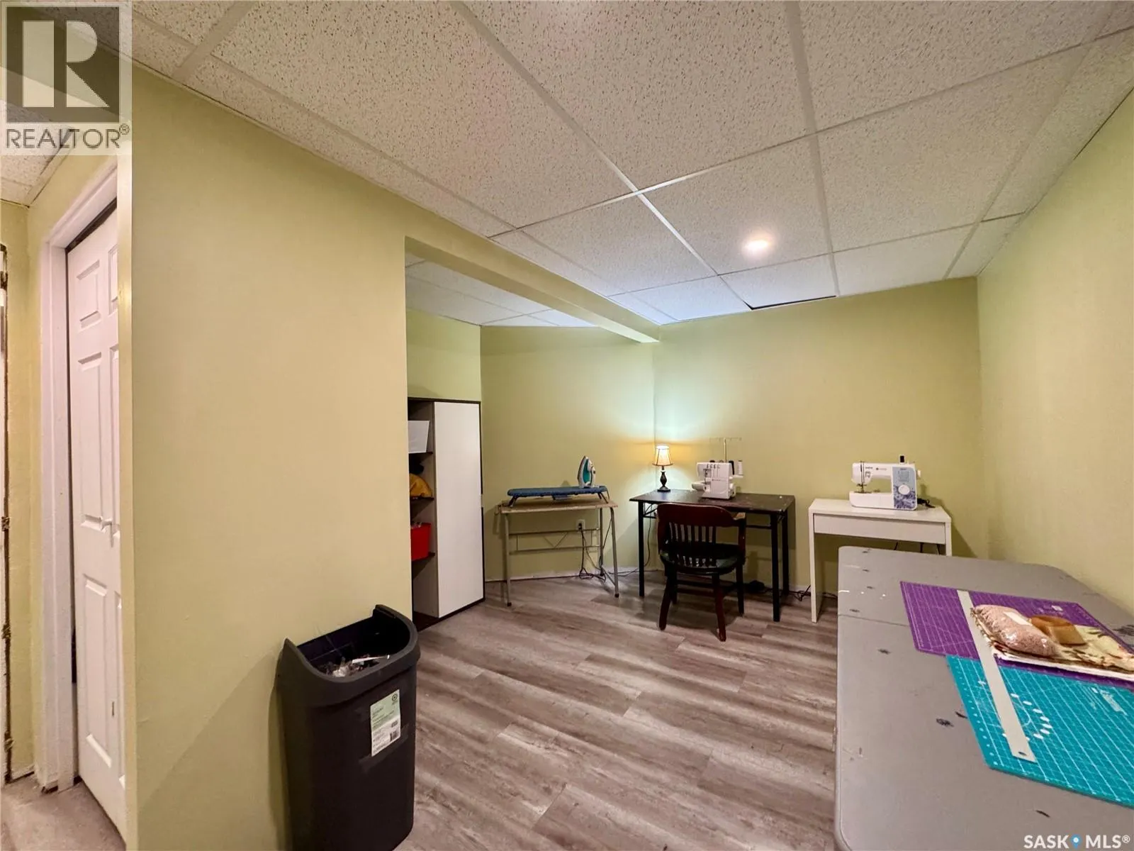 19 Logan CRESCENT W