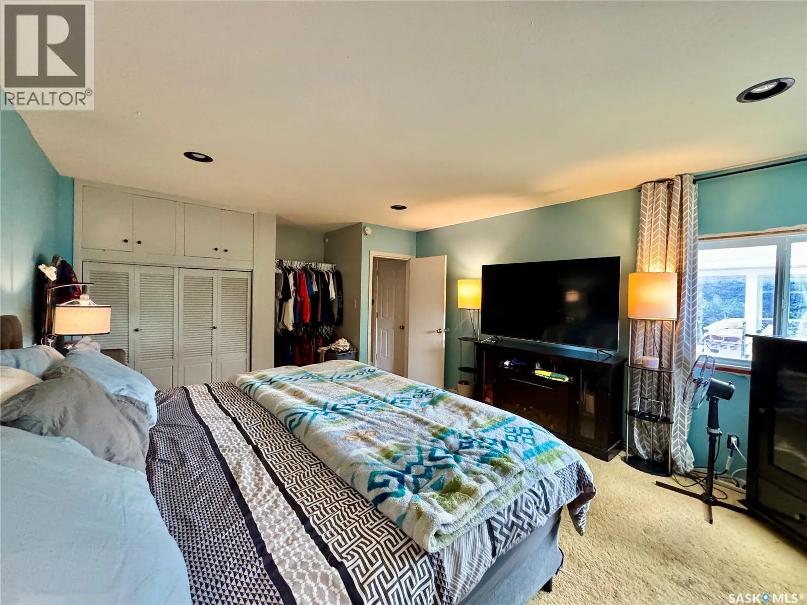 19 Logan CRESCENT W