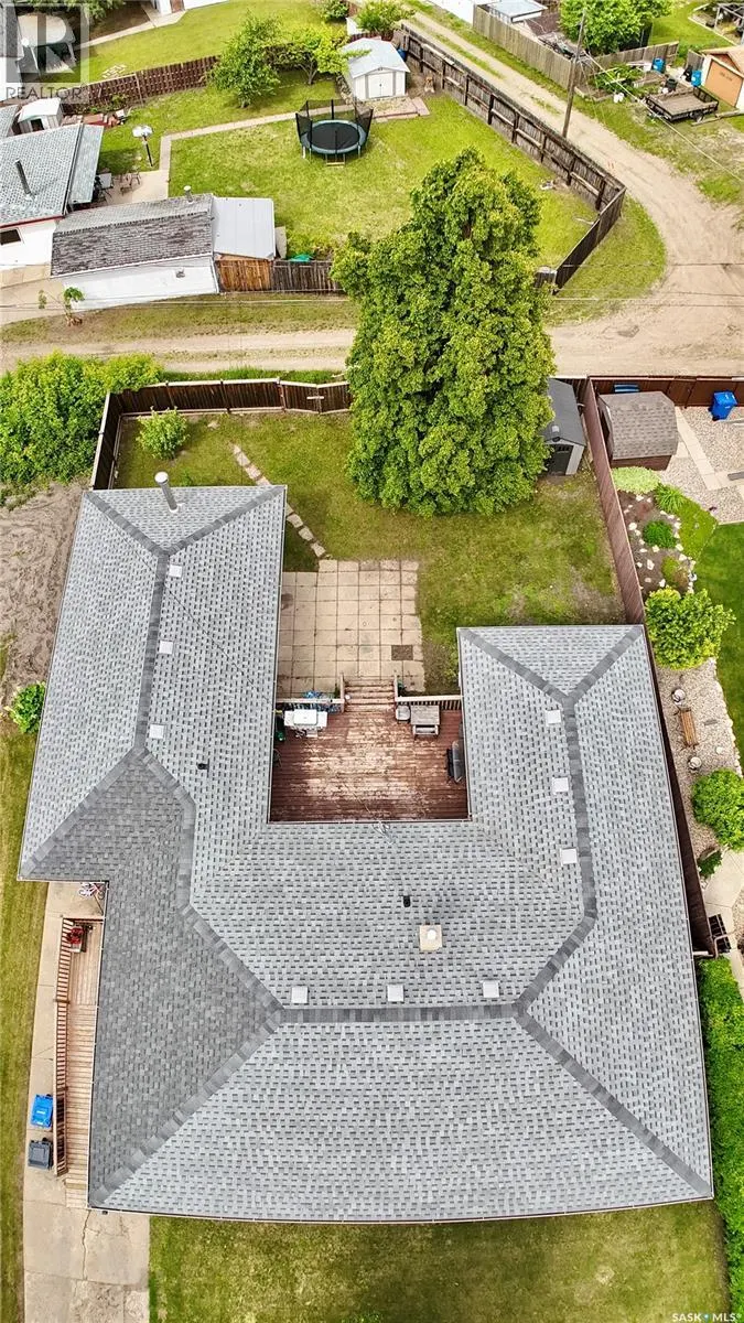 19 Logan CRESCENT W
