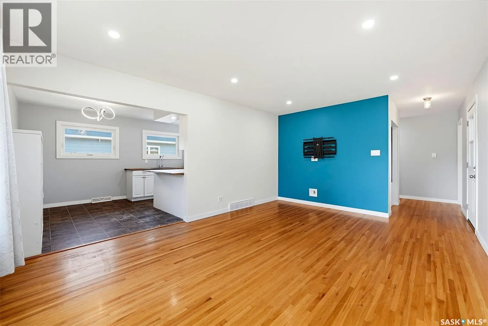 13 Stewart AVENUE